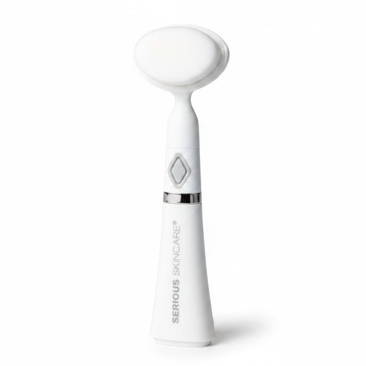 Ultra-soft ultrasonic facial cleansing tool with 80,000 micro-fine sonic bristles for deep cleansing, smoother skin and a refreshed complexion.