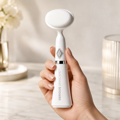 Ultra-soft ultrasonic facial cleansing tool with 80,000 micro-fine sonic bristles for deep cleansing, smoother skin and a refreshed complexion.